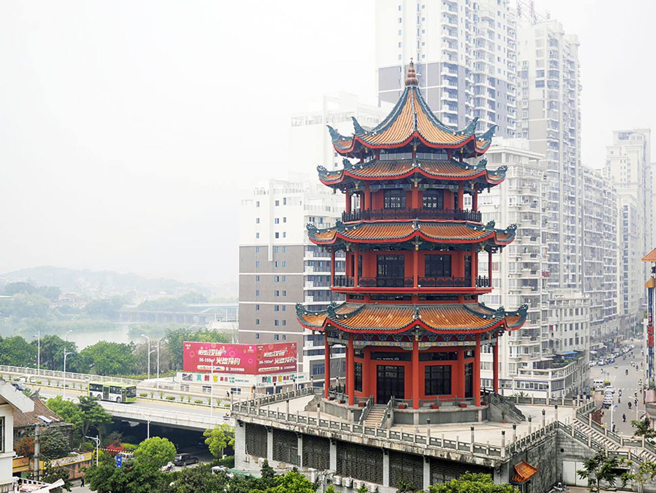 从我家窗户拍摄的威镇阁(八卦楼)