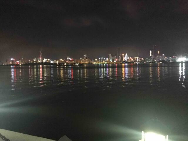 海滨公园的夜景很不错哒
