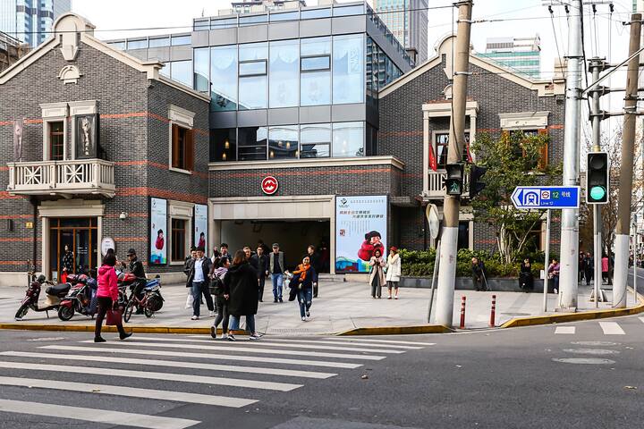 【pink】南京西路地铁2/12/13 零距离直达,毗邻静安寺,南京西路商圈.