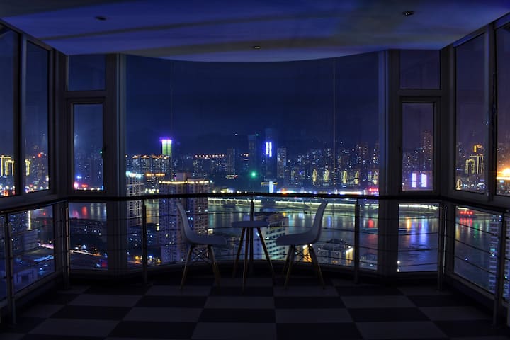 高层全景落地窗 俯瞰长江两岸 步行1分钟至地铁 市中心170平米大三房
