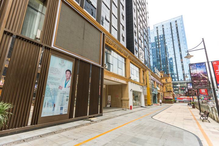 泸州市万象汇金街阳光江景大床房