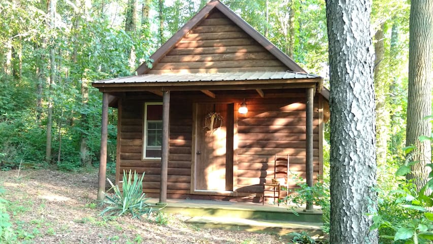 cabin,steamboat the camp cabin at the darst-myers hallstead