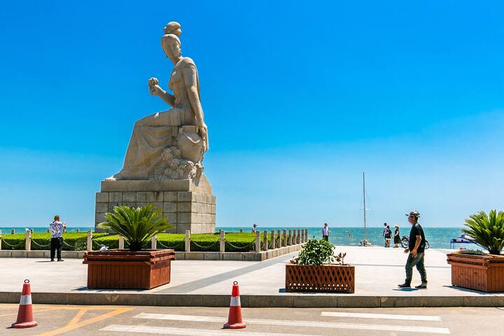 葫芦岛兴城海滨浴场对面真海景3台空调3台电视2个露台132平3室2厅2卫