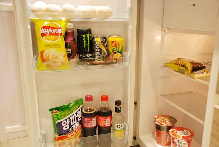 冰箱里应急的零食