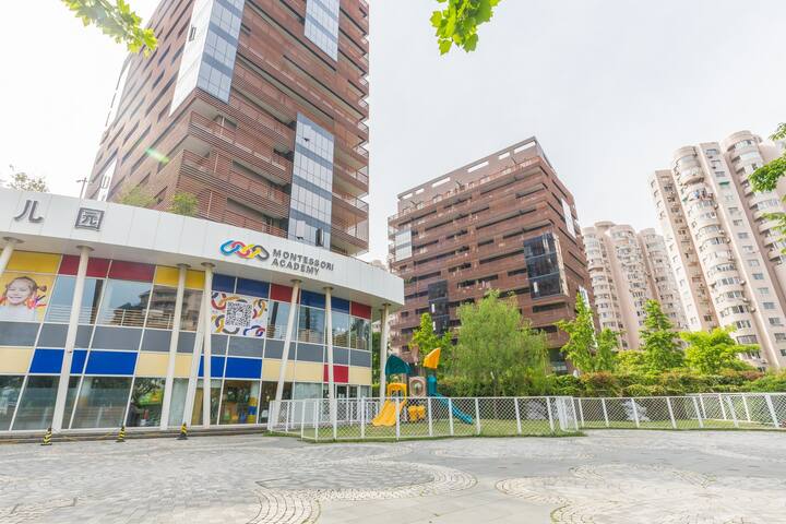 【清闲小居】金桥碧云社区超大一居可住4人|9站地铁到外滩南京东路