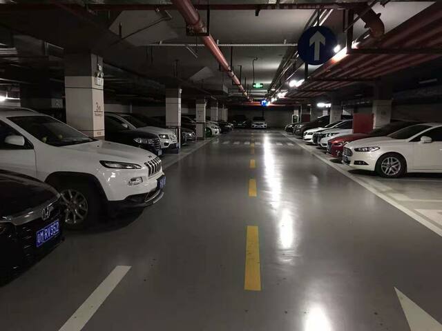 小区停车场; onsite parking