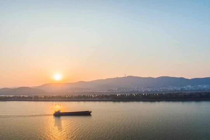 光景·市中心超高层俯瞰岳麓山橘子洲一线湘江全景320平四室四卫帝王