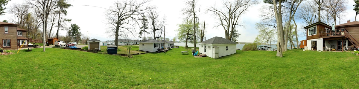 The Pines Riverfront Cottages - Cottage 1