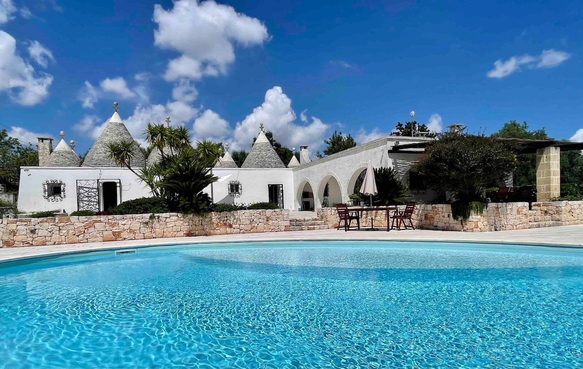 Amazing Luxury Traditional Trullo with Pool