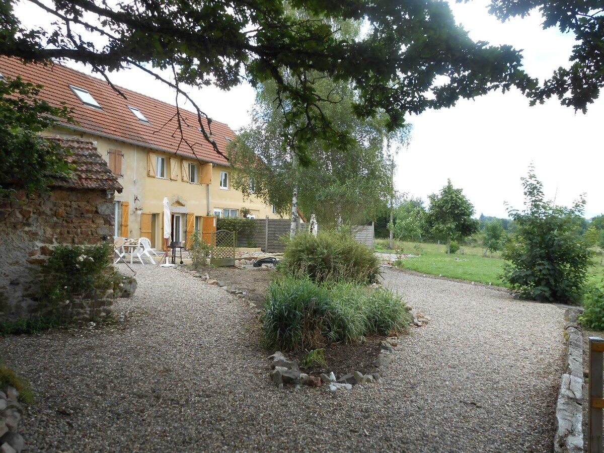 Gîte 5 pers à la campagne aire de jeux, pétanque