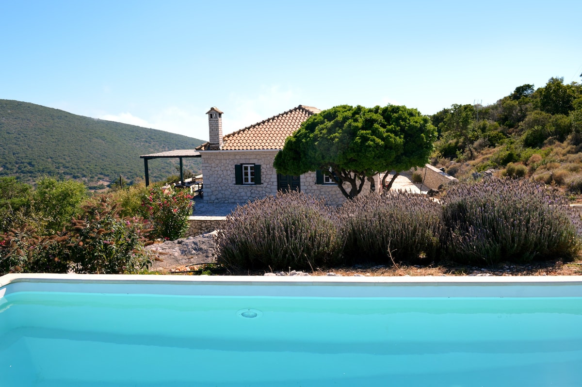Urania Villa Geofos私人泳池，非常适合8-10人入住