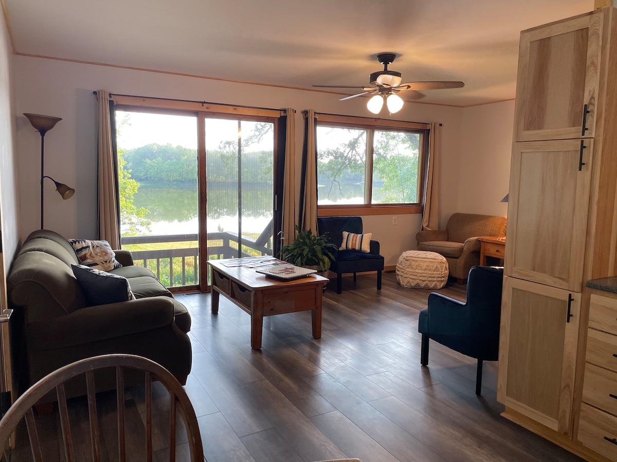 Cozy, Quiet, Lake Cottage! No cleaning fees.