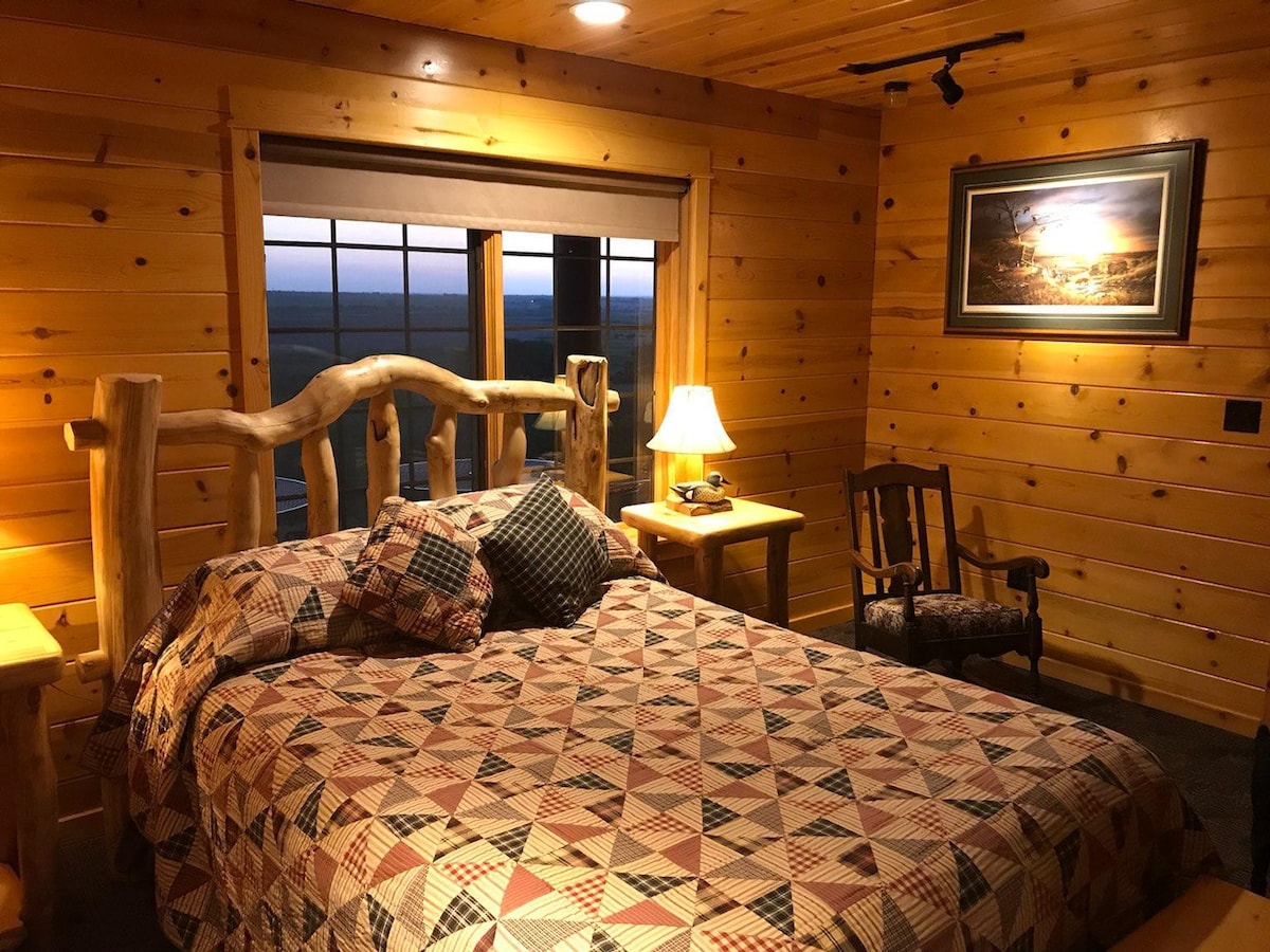 Mallard Room at Snow Goose Lodge