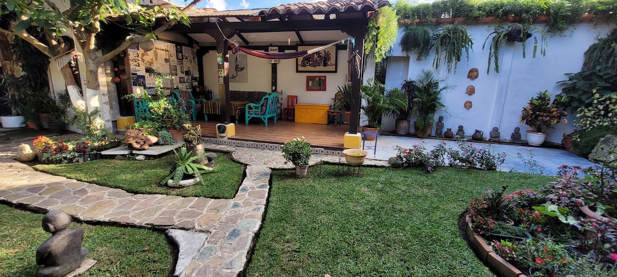 Leaf Room, Antigua 's Garden of Eden, Guatemala