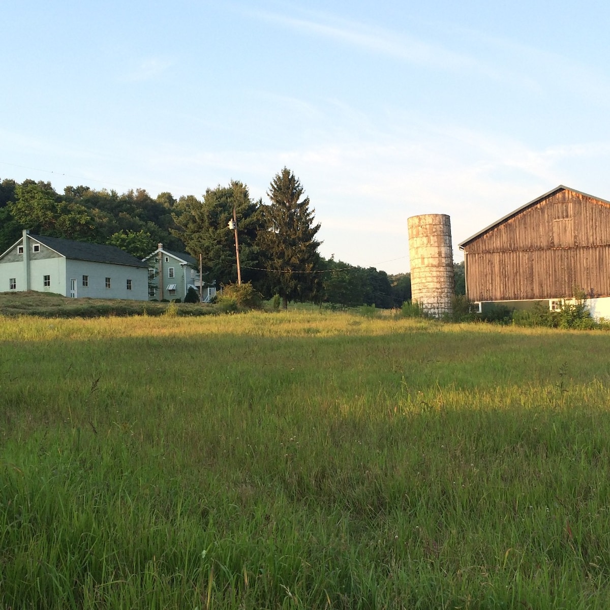 Quaint & Quiet 90 Acre Farmhouse