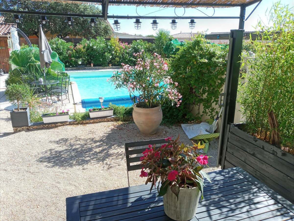 Studio avec  piscine et jardin dans le Gard