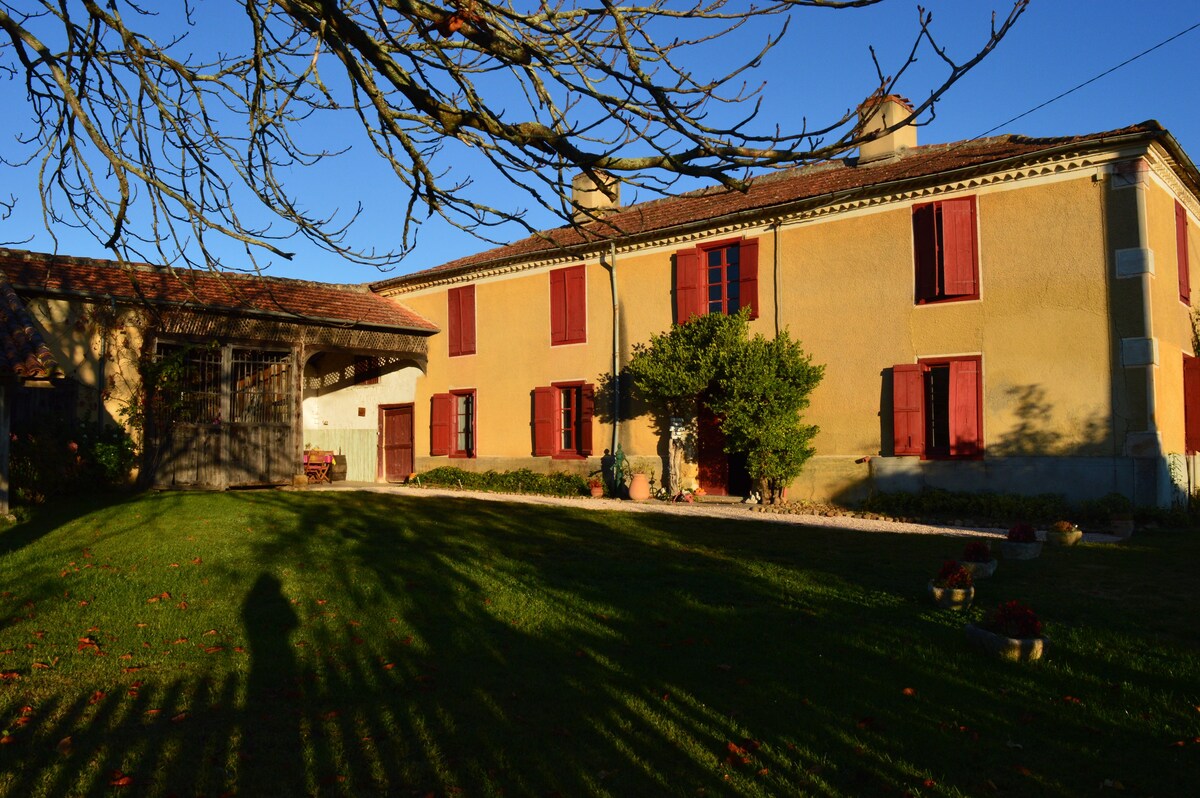 Maison Gasconne avec vue sur les Pyrénées