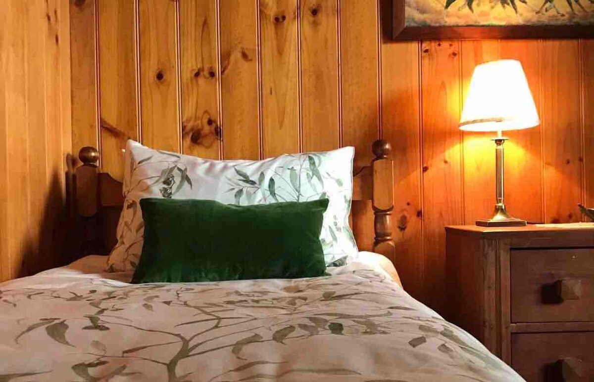 Bardon Bed & Breakfast -Green Room