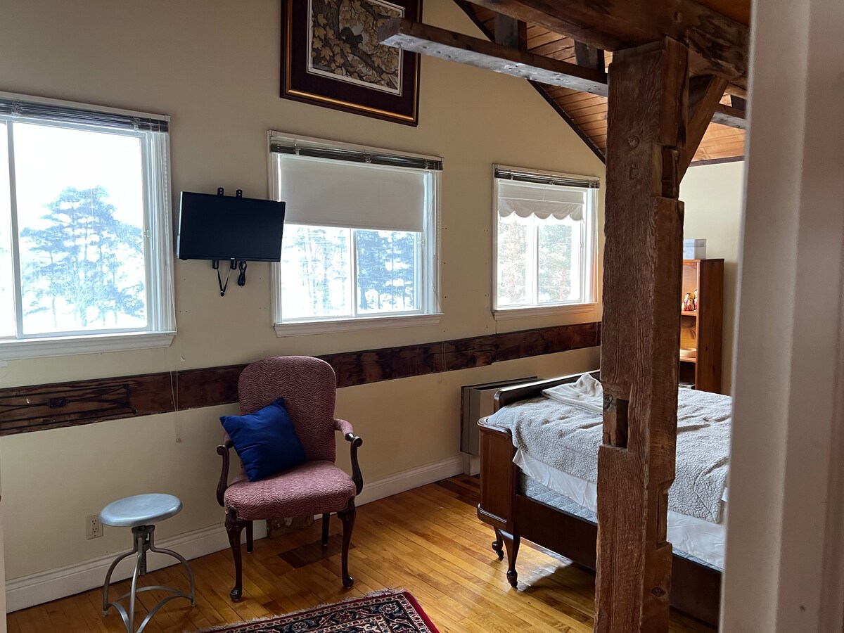 Sunny Double Bedroom Suite in Historic Old Mill