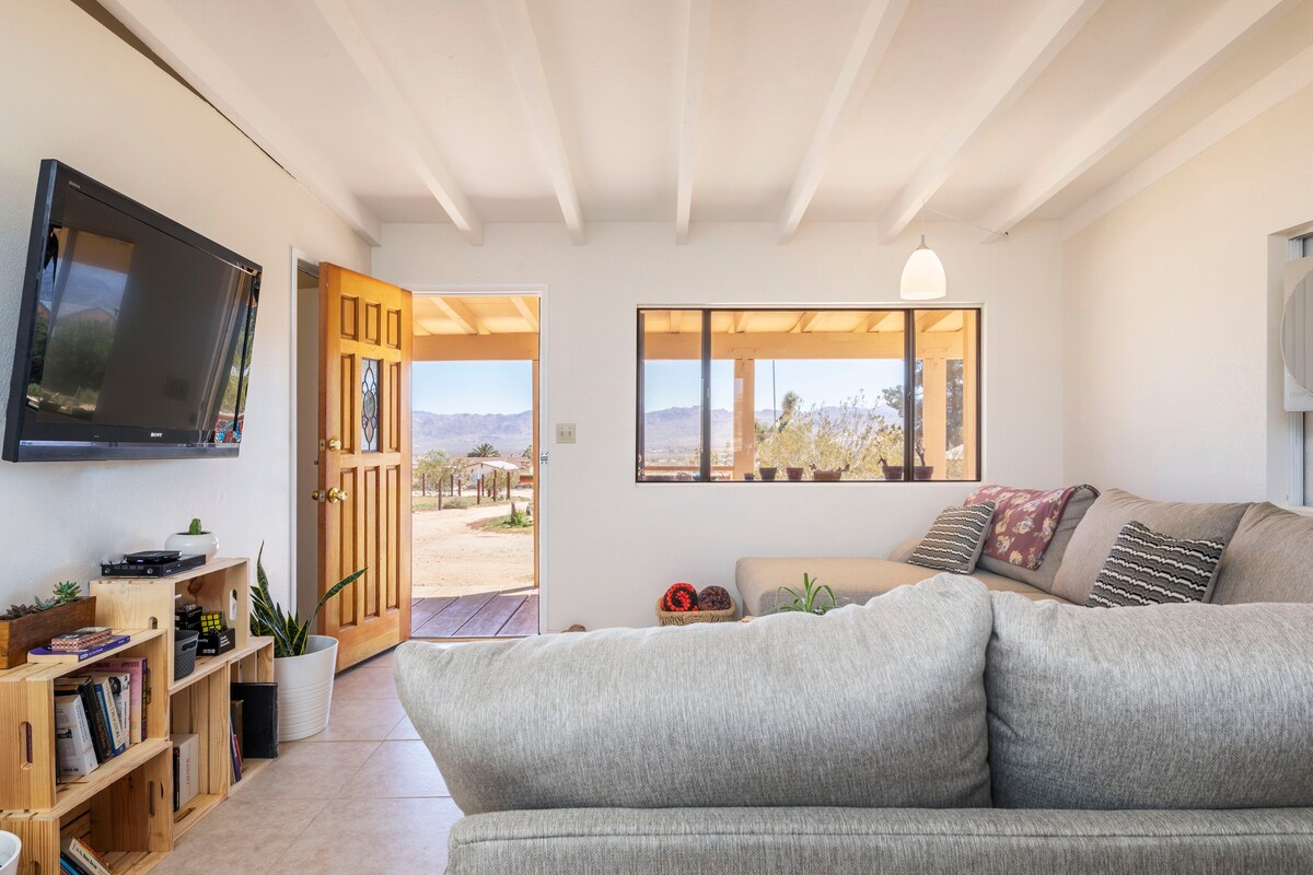 Red's Ranch - Relax with Desert Views