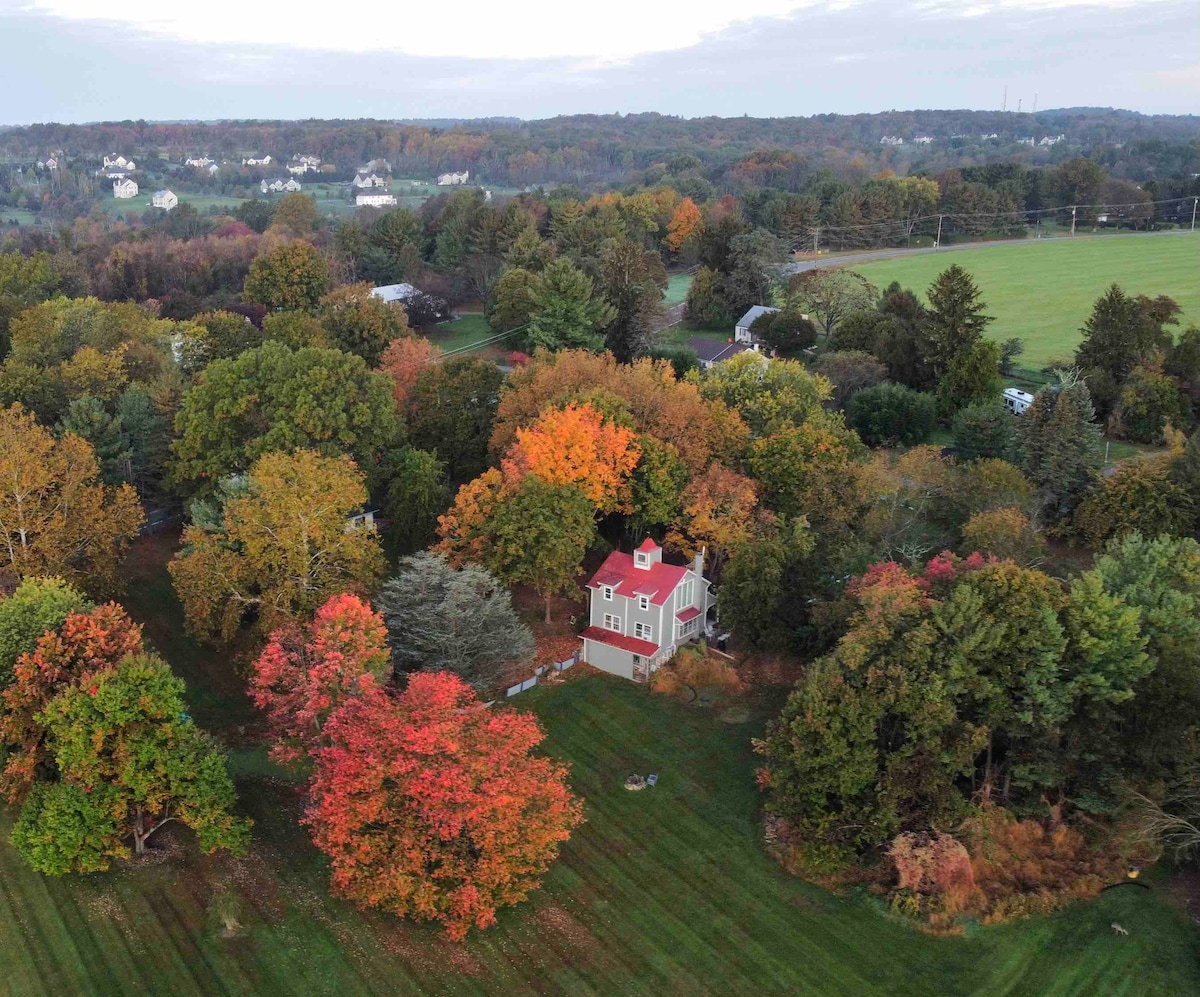 Modern carriage house, renovated w beautiful views