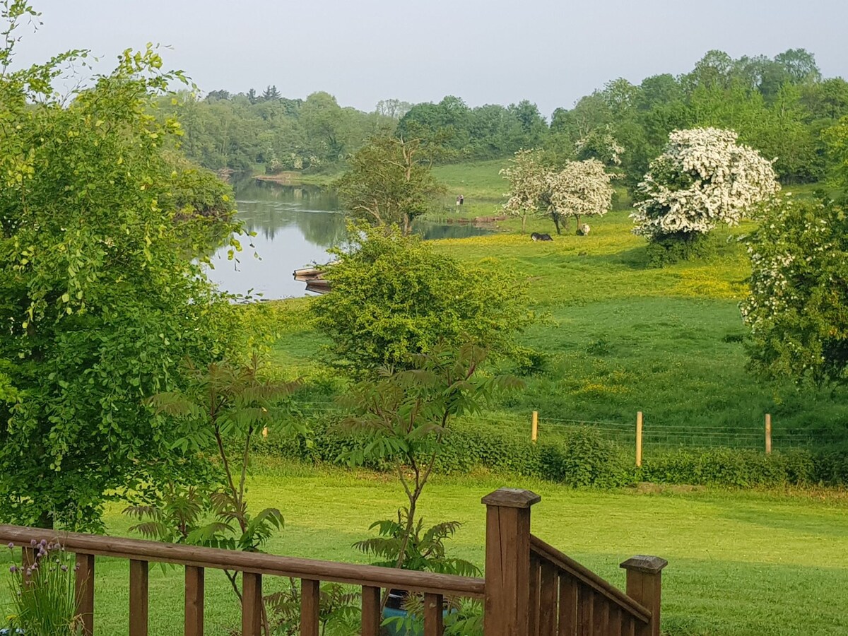 Riverside cottage Room 3