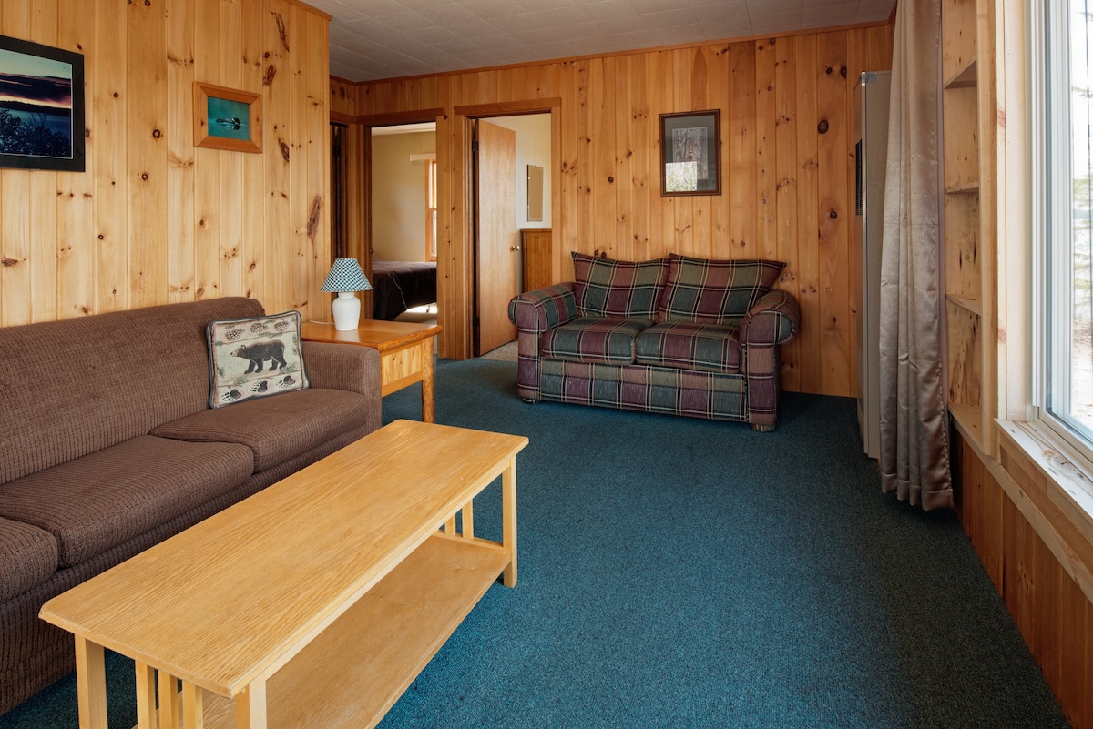 Elbow Lake Lodge 3BR/1B Lakefront Cabin Breakwater