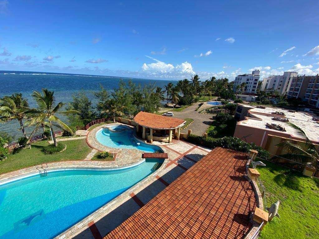 Lily's Beachfront Penthouse With Private Jacuzzi