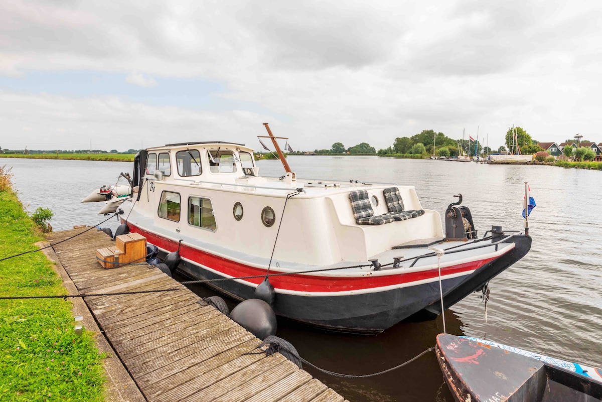 Dutch Classic refitted boat 11 meter 4+2 Pax