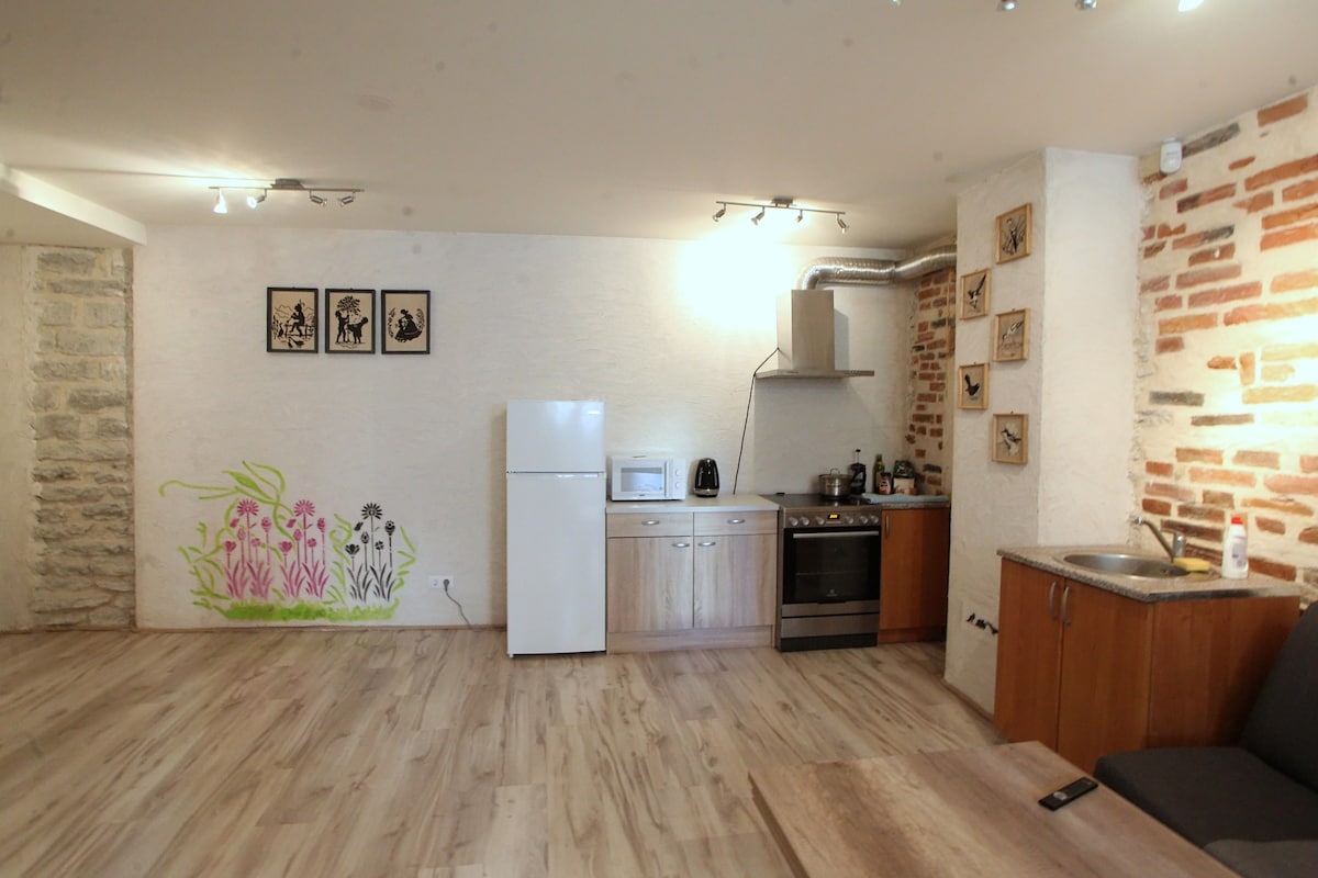 Double room/private bathroom/shared kitchen