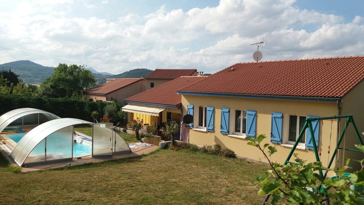 maison calme avec piscine privée et vue  Gergovie
