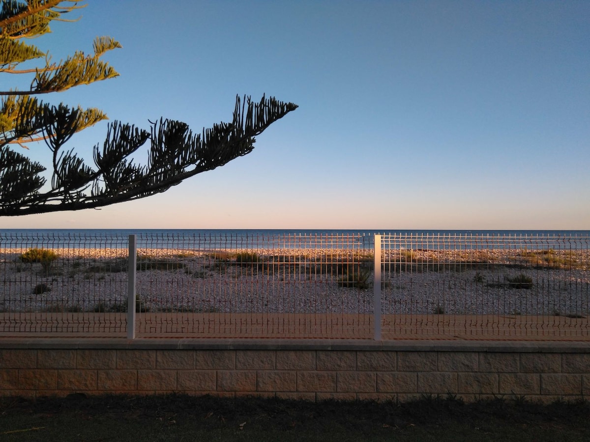 Casa luminosa frente al mar