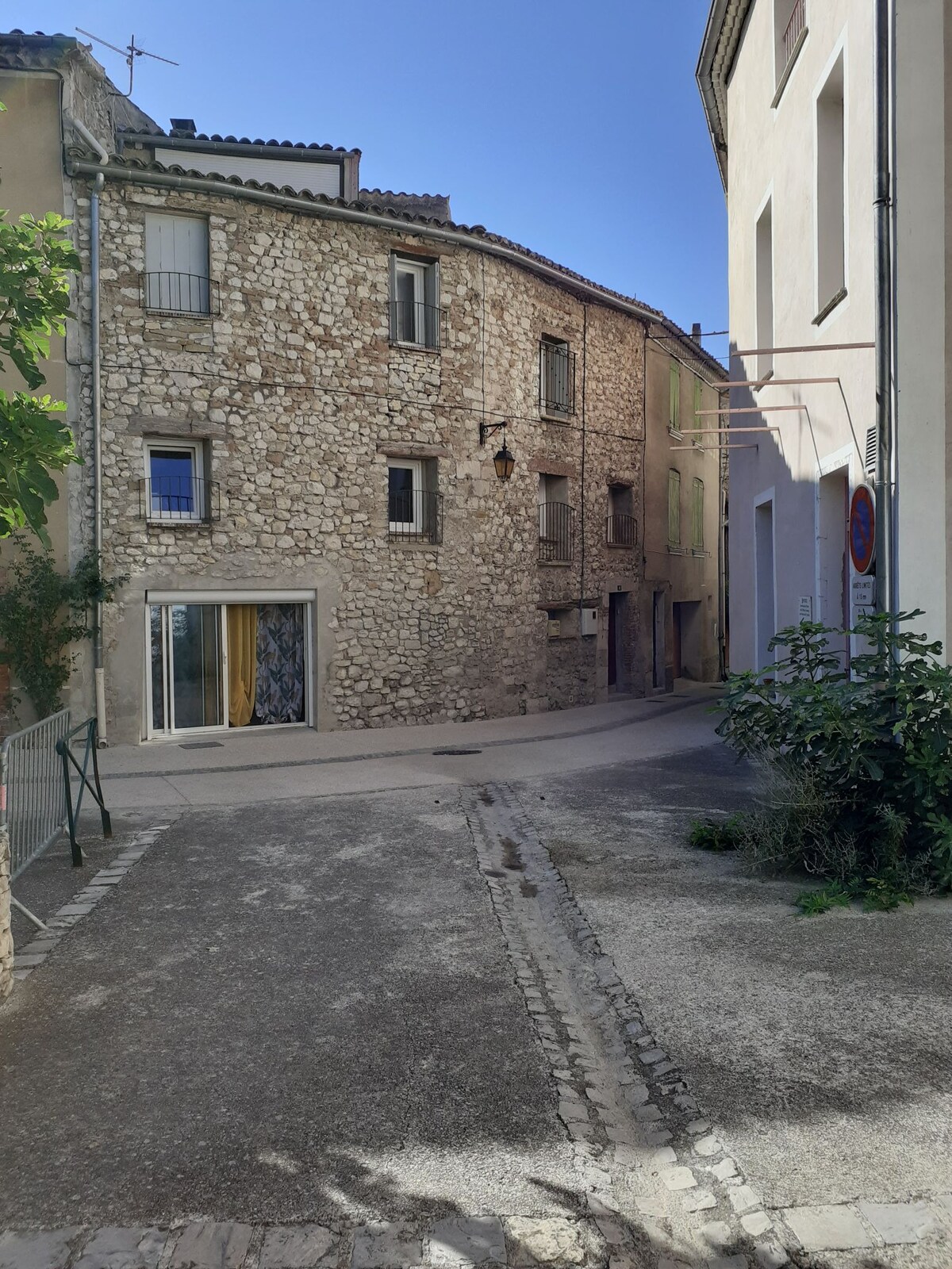 buis les baronnies maison de village centre