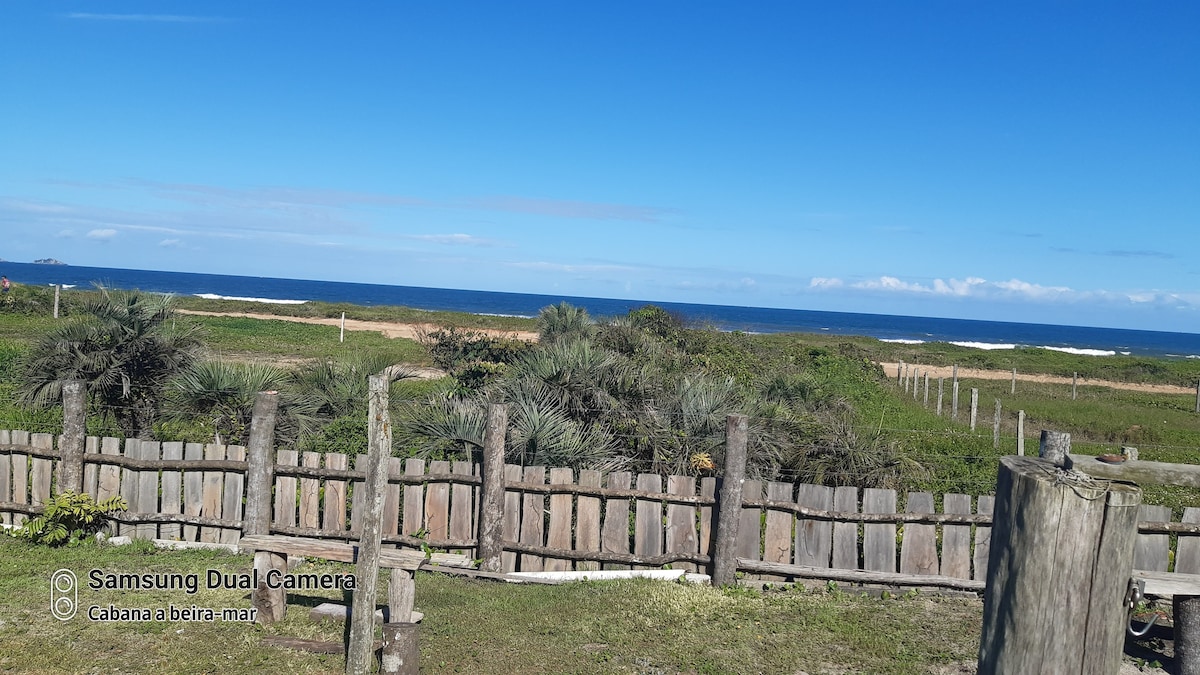 Cabana a beira-mar em praia do Ervino # São Chico