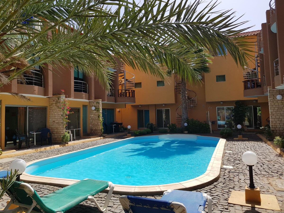 2 bed apartment with pool, in a quiet location