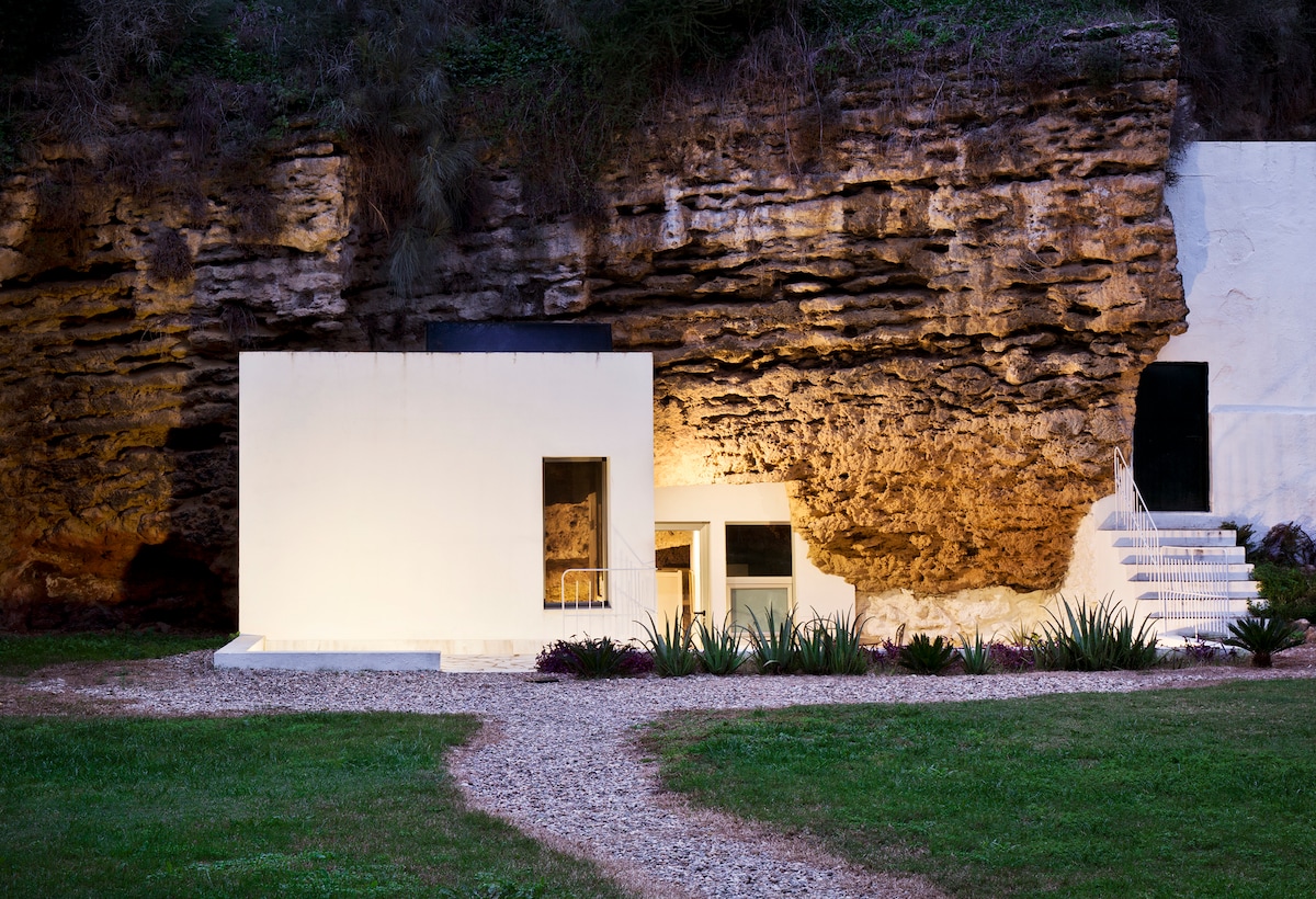 Cave House, Suite in the Nature