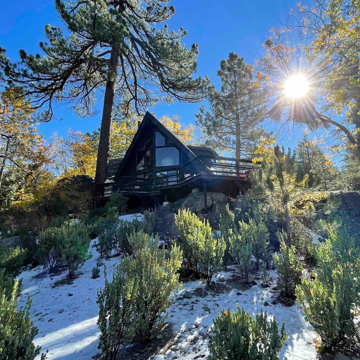 Boulderland A-frame on 8 acres / 4 miles from Town