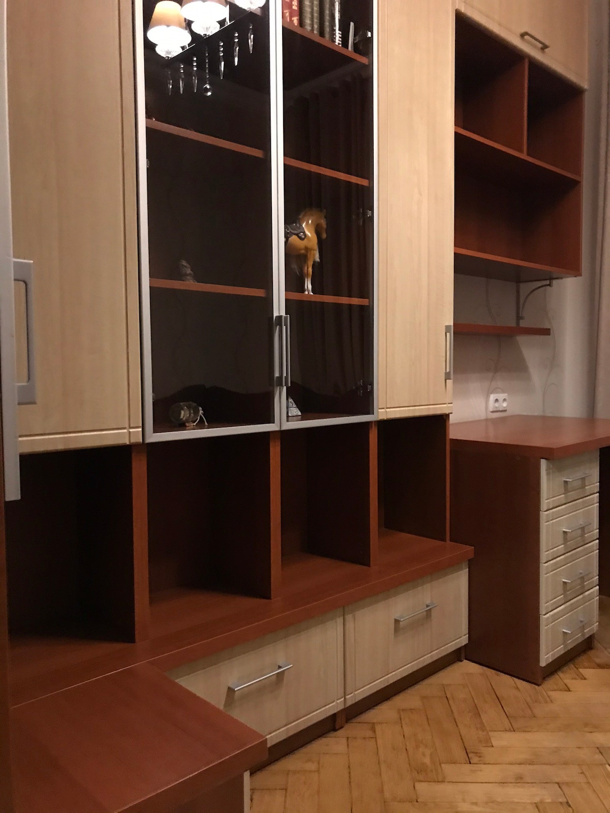 这套舒适的3卧室公寓位于哈尔科夫（ Kharkiv ）中心地带