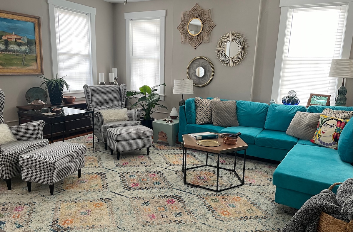 BlueSideUp!
Comfy, light filled, eclectic, retreat