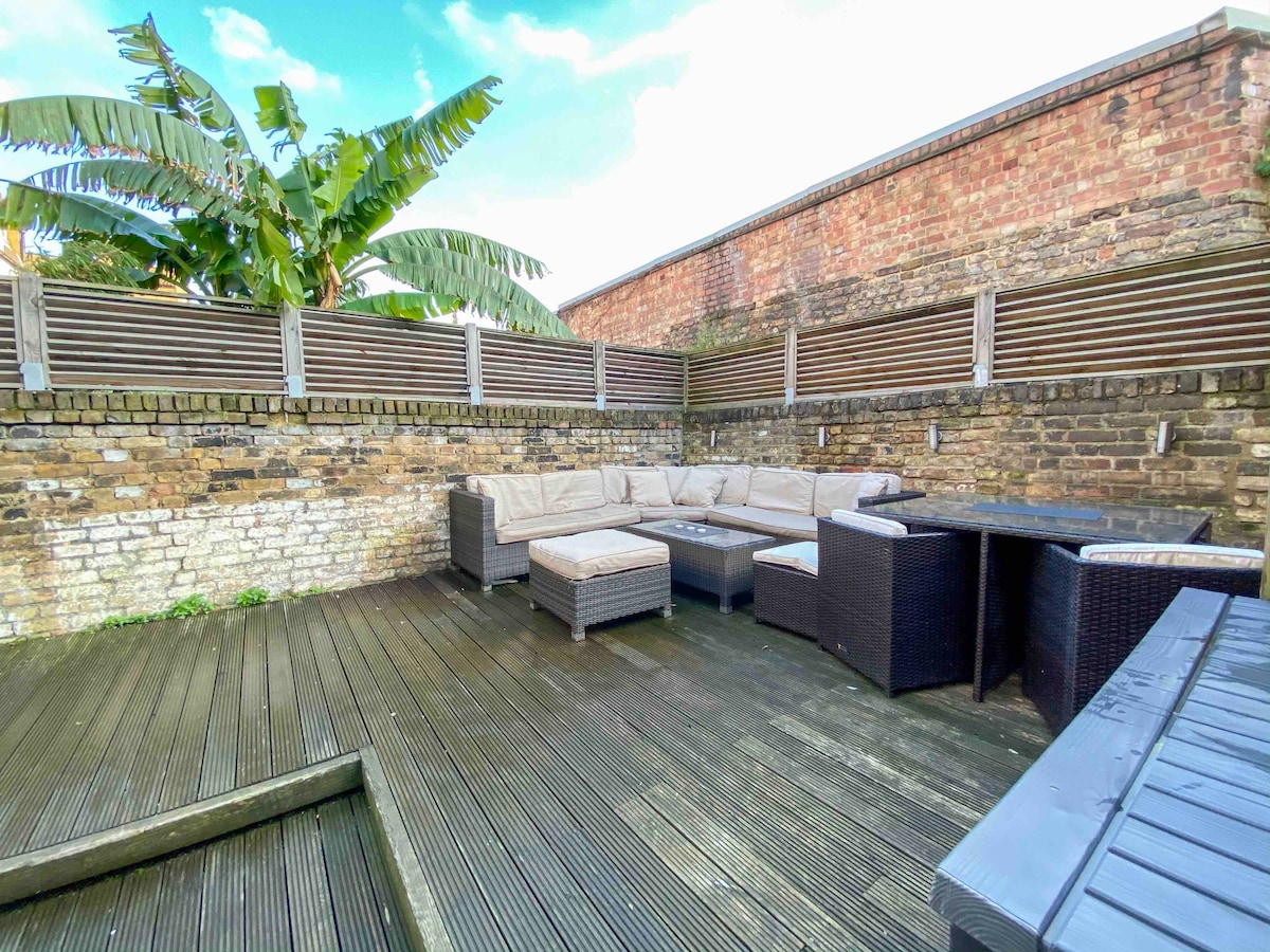 RARE FIND! !Sun Drenched Patio! 2bed both en-suite