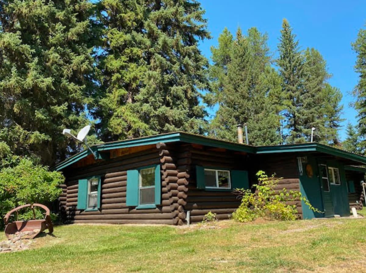 Rustic 1950's Cozy Creekside Log Cabin on 10 Acres