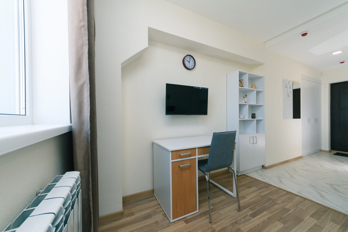 位于基辅一栋新房屋中的一栋全新明亮公寓。