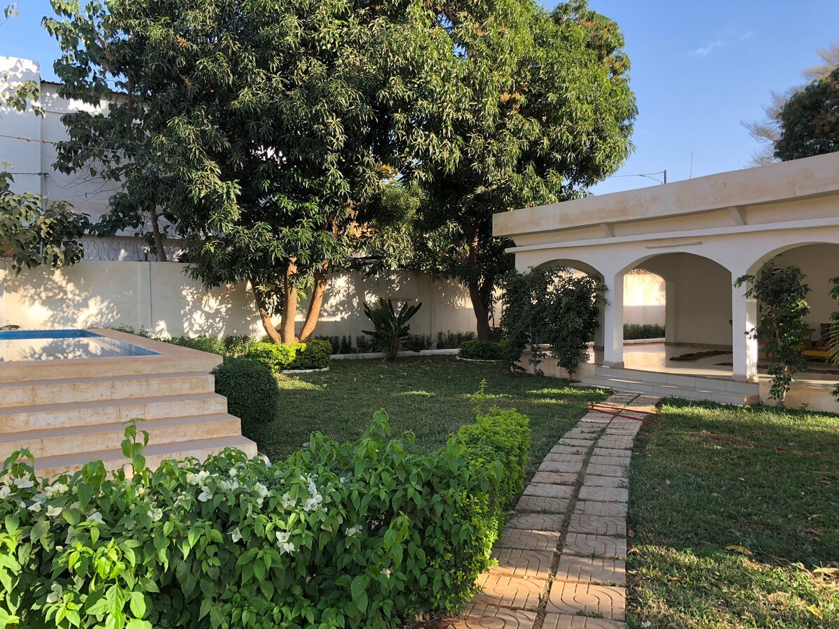 尼亚美超级中心振兴花园（ Niamey Hypercenter Revitalising Garden ）