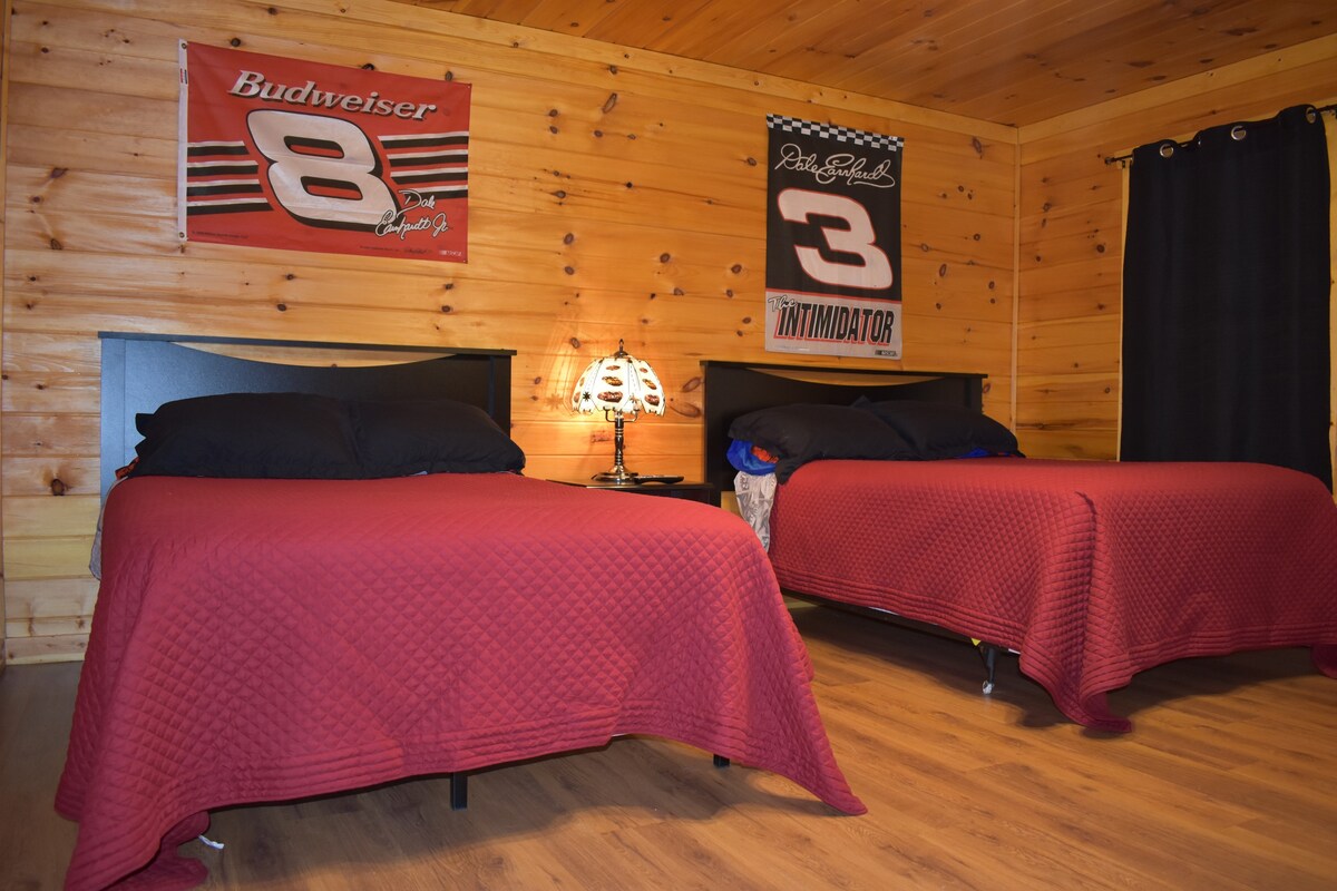 The Nascar Studio Unit @ Elk Springs Resort