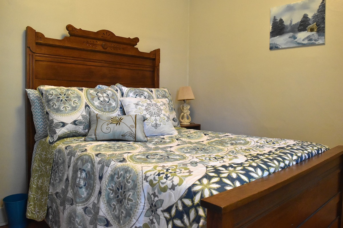 Charming and Cozy Historic Bluebell House. 2BR