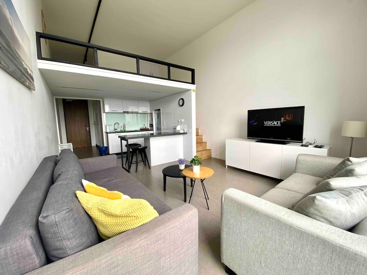 EST Loft Lynhomes LRT Bangsar Train KL Sentral