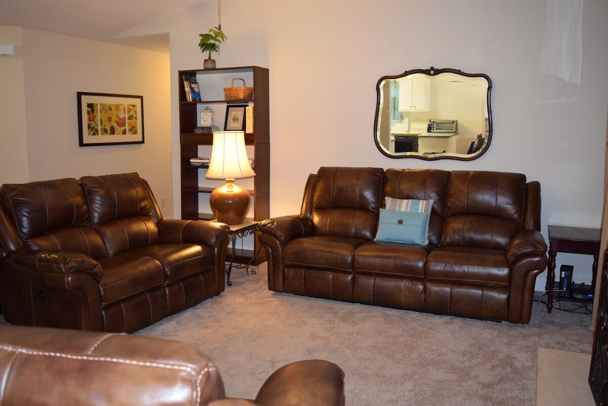 3BR 2BA Comfort Retreat - NICE! Perfect spot!