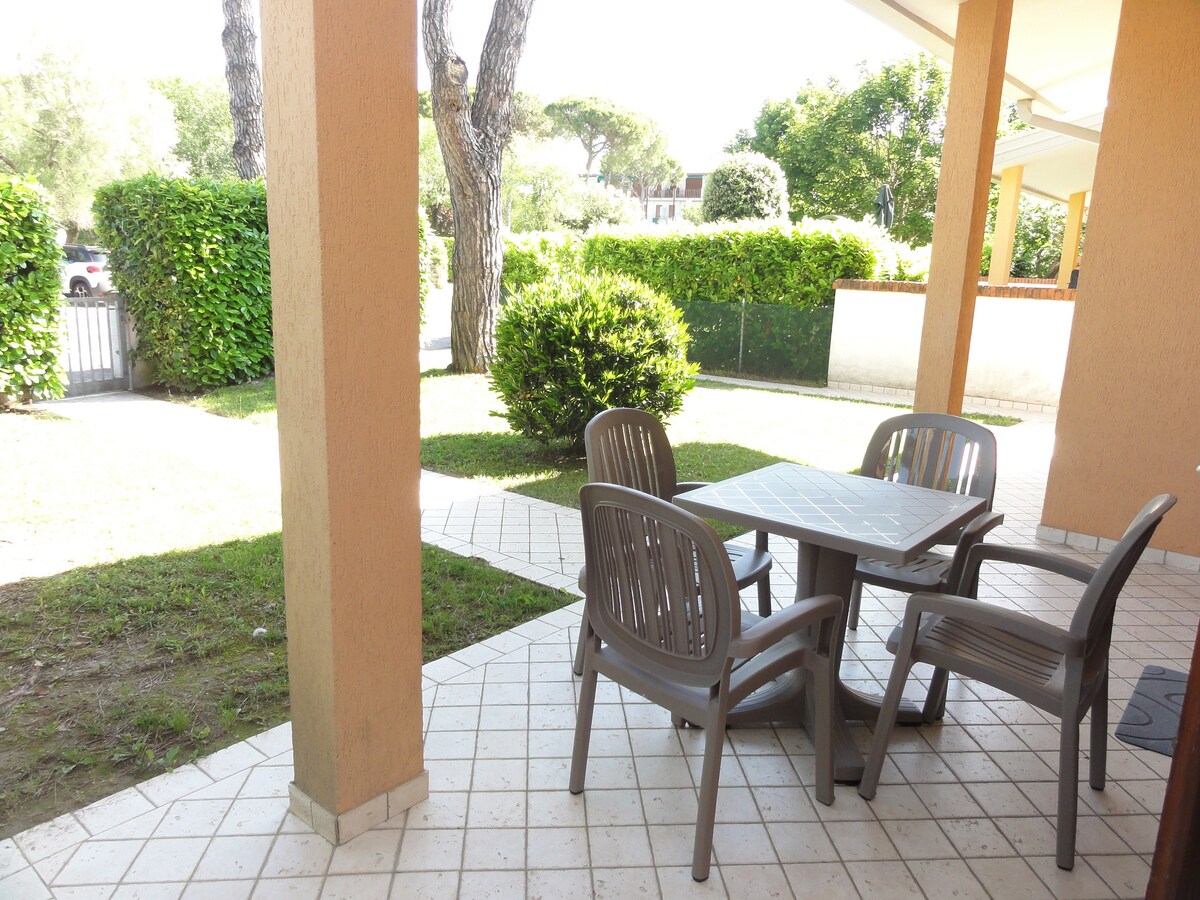 Row house in a quiet area in Bibione Pineda