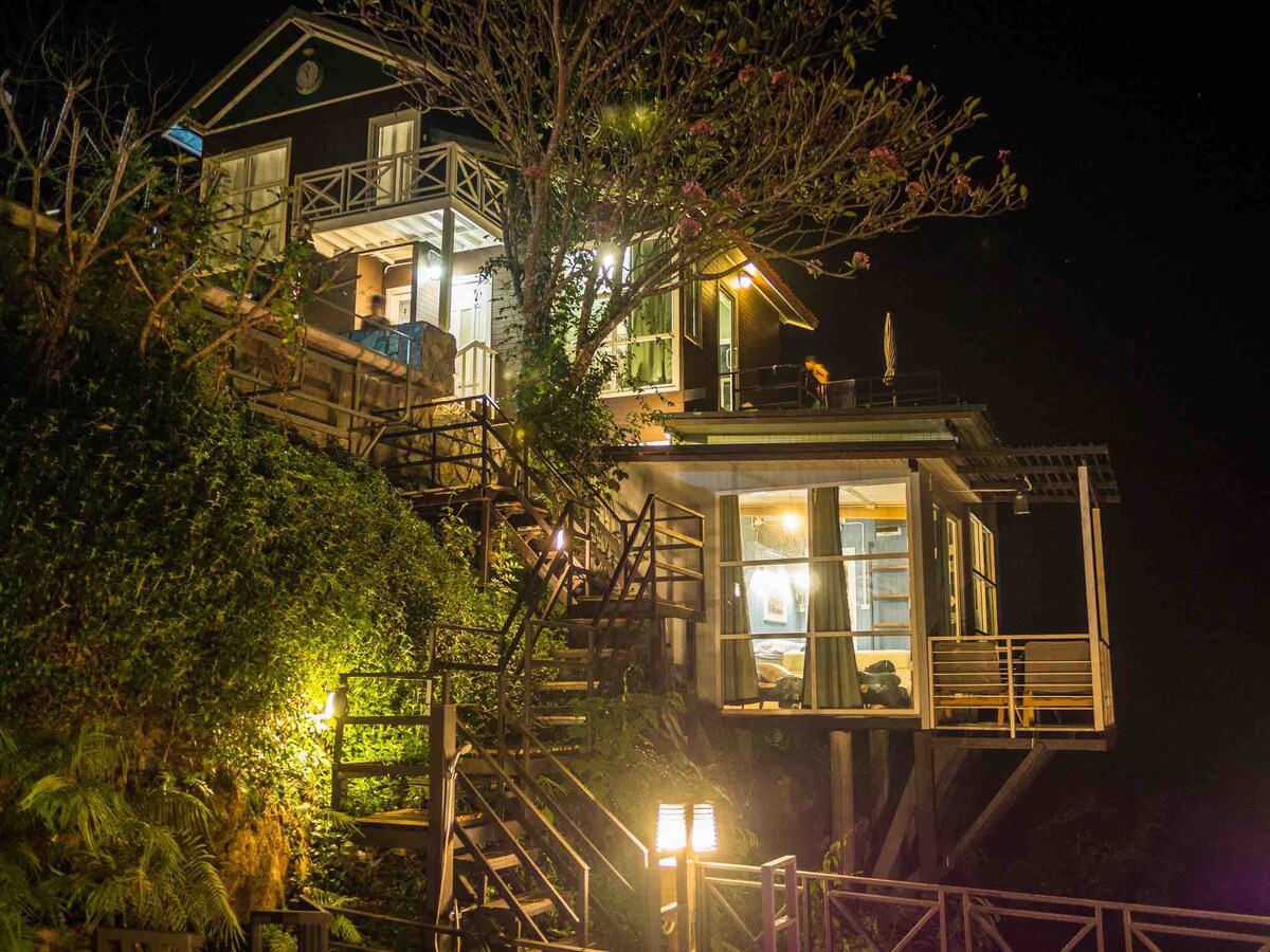 Superior Bungalow stunt the River Kwai and views.