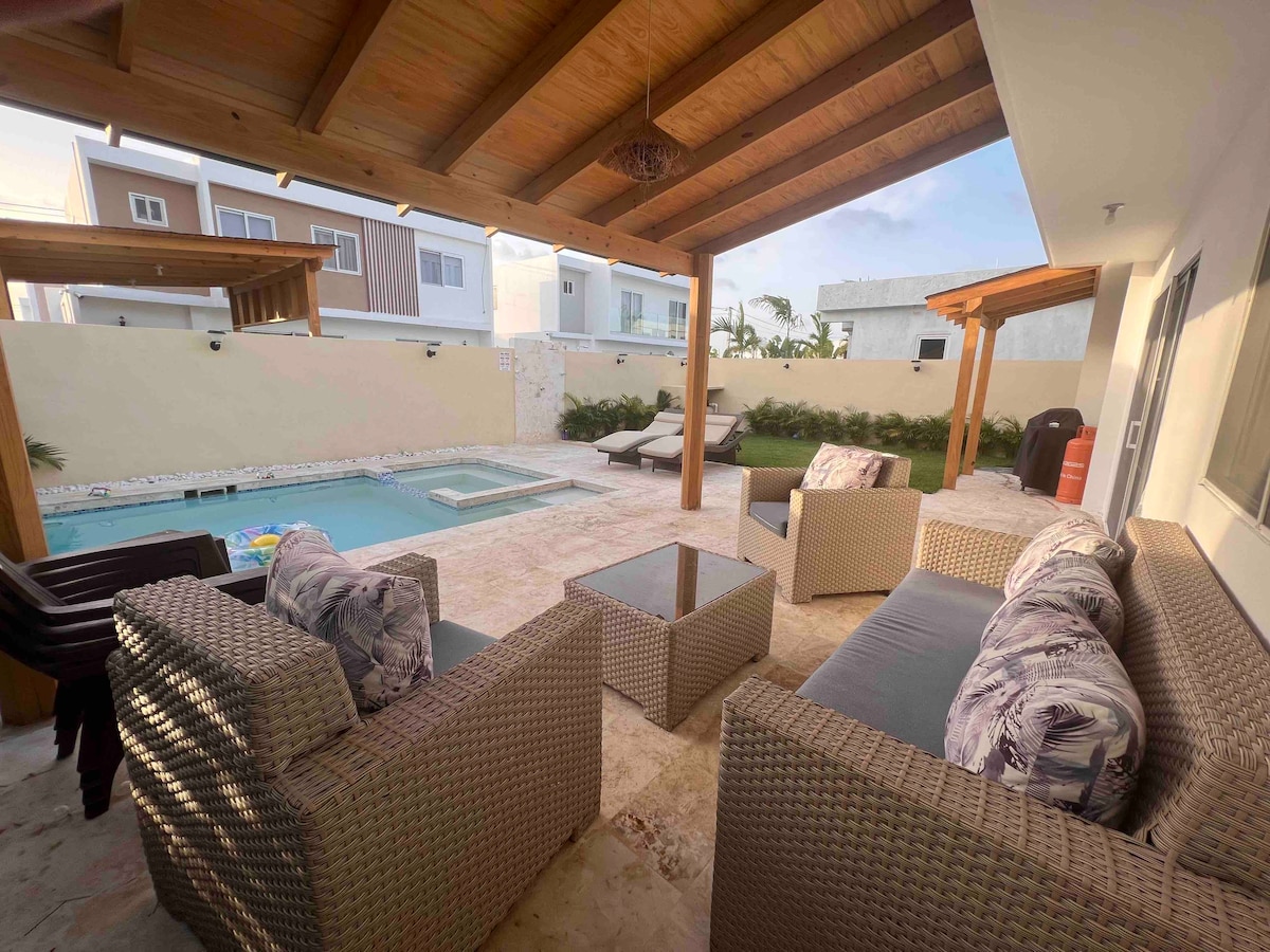 G&G Villa Modern Home With Private Pool & Jacuzzi